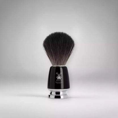 Blaireau Mühle avec manche en résine noire et fibres synthétiques Black Fibre. Une alternative durable et vegan offrant douceur et performance pour le rasage quotidien.