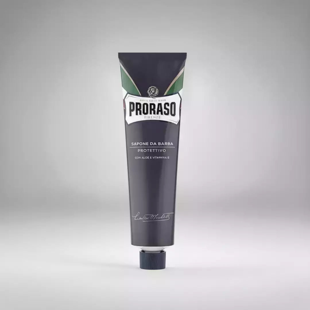Crème à raser Proraso bleue protectrice à l'aloe vera et vitamine E, idéale pour hydrater la peau et faciliter la glisse du rasoir.