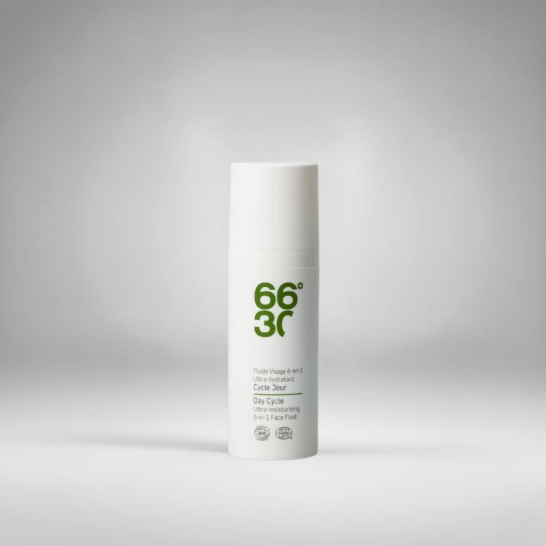 Fluide visage 6-en-1 ultra-hydratant "Cycle Jour" de 66°30. Un soin bio complet pour protéger, apaiser et matifier la peau masculine tout au long de la journée.
