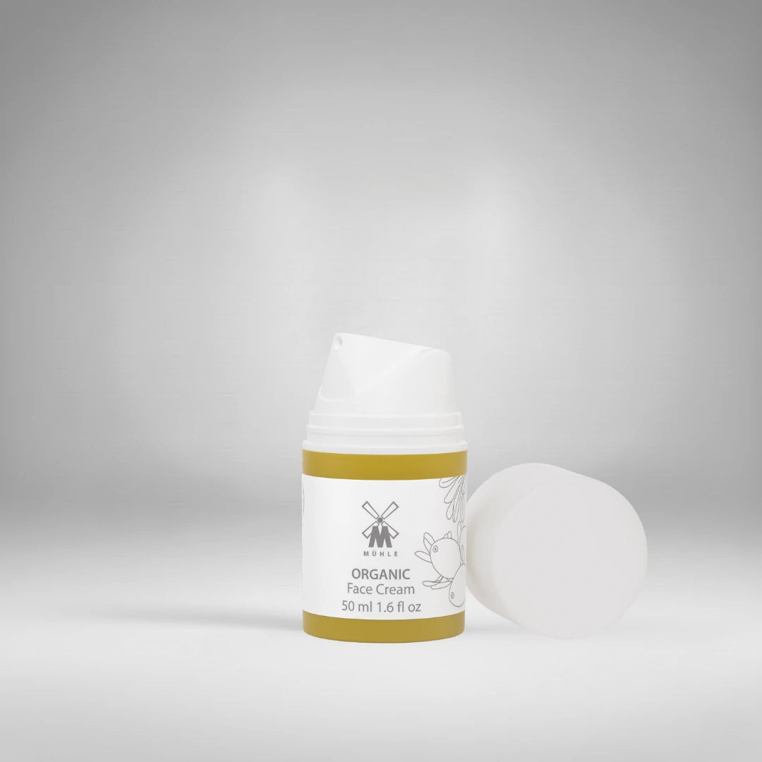 Zoom sur le diffuseur pratique de la crème Mühle Organic, conçu pour une application hygiénique et un dosage précis du soin.