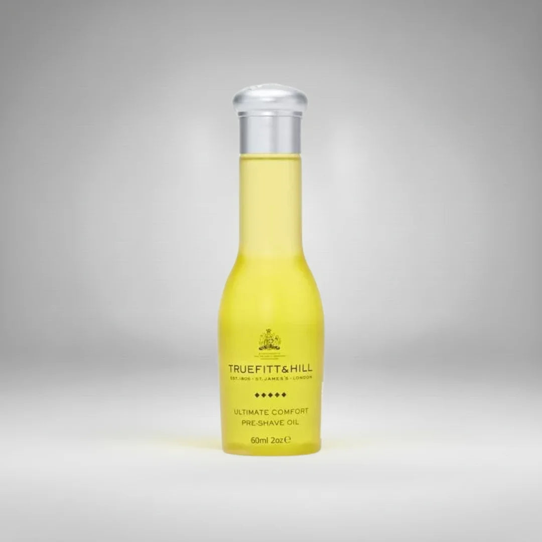 Huile de pré-rasage Ultimate Comfort de Truefitt & Hill (60ml). Un soin luxueux qui prépare la peau et assouplit le poil pour un rasage confortable et sans irritation.