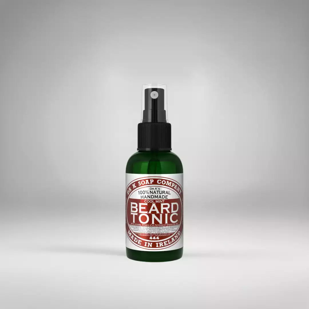 Huile pour barbe Dr K Soap Company "Cool Mint" (50ml). Sa formule artisanale à la menthe poivrée rafraîchit la peau et adoucit les poils de barbe de manière naturelle.