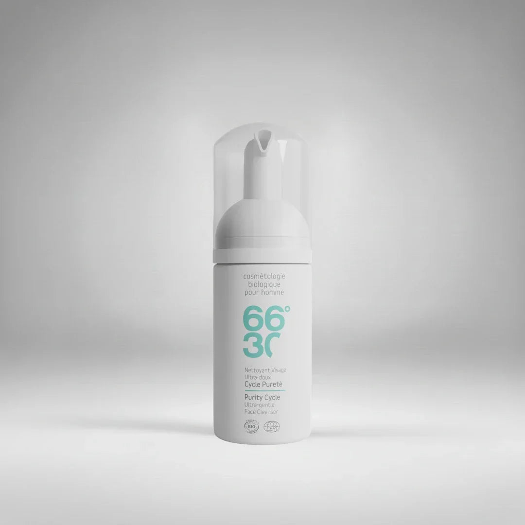 Nettoyant visage ultra-doux "Cycle Pureté" par 66°30. Une mousse nettoyante bio pour homme qui purifie l'épiderme tout en respectant l'équilibre naturel de la peau.