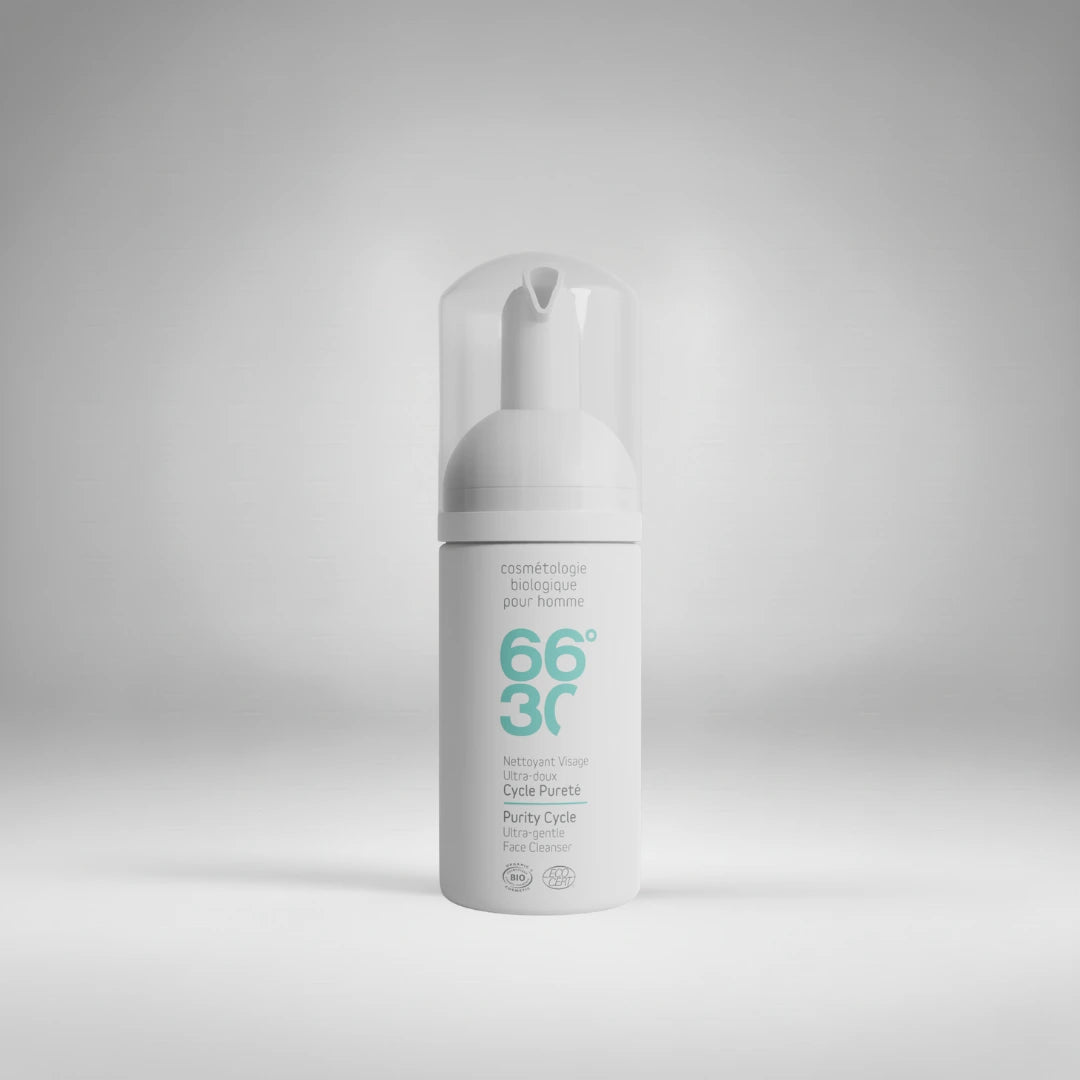 Nettoyant visage ultra-doux "Cycle Pureté" par 66°30. Une mousse nettoyante bio pour homme qui purifie l'épiderme tout en respectant l'équilibre naturel de la peau.