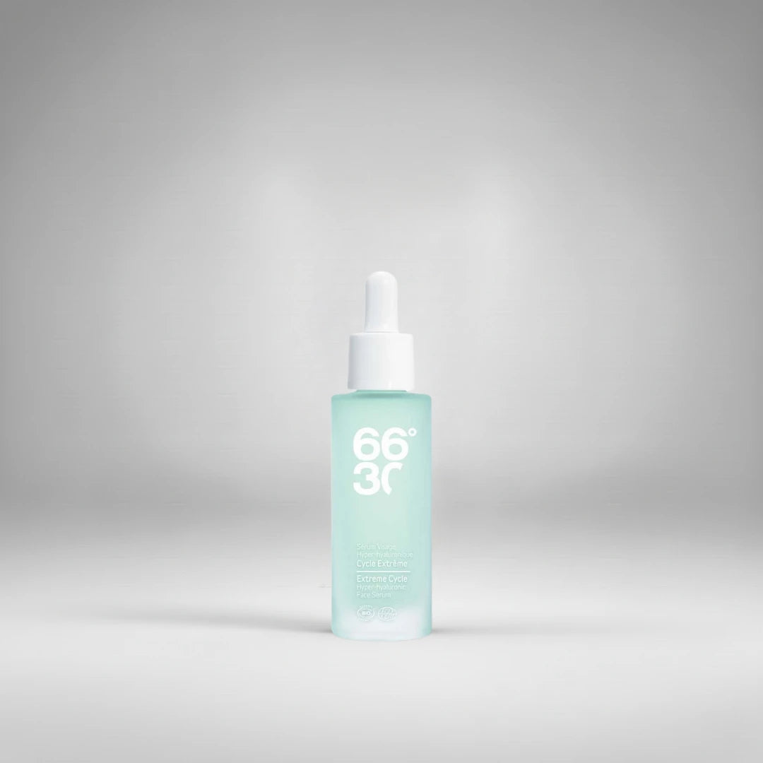 Sérum visage hyper-hyaluronique "Cycle Extrême" de 66°30. Un concentré bio haute performance pour une hydratation profonde et un effet repulpant immédiat.
